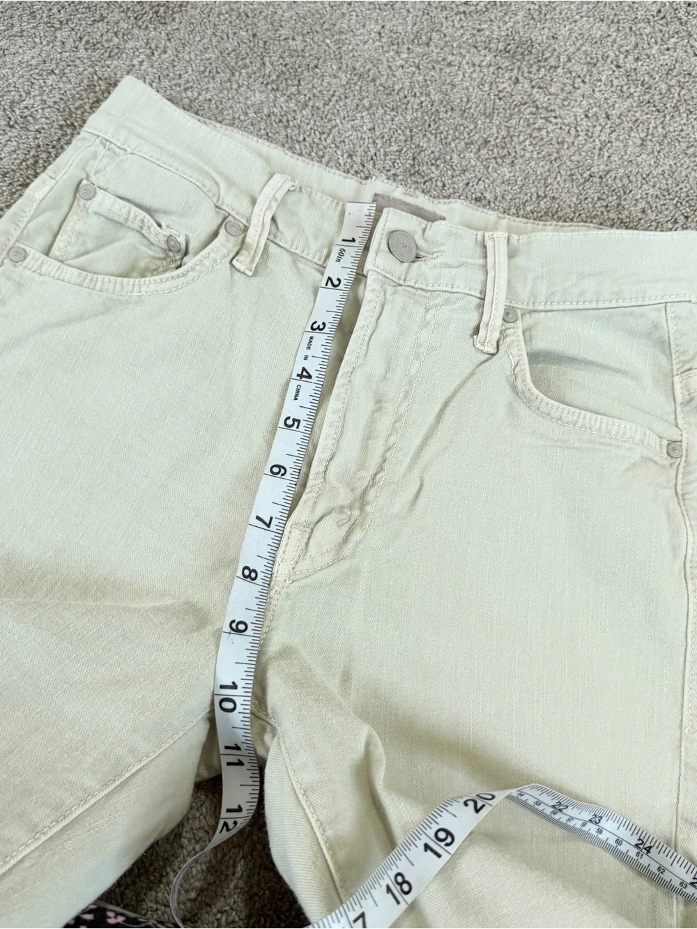 Mother Women’s The Insider Ankle Fray Pants in Chalk It Up Oxford Tan 27
